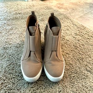 Mia brand Wedge Sneaker size 10